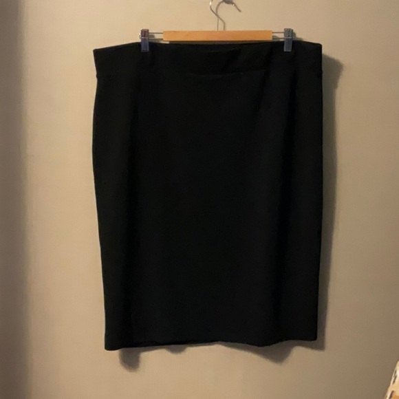 Classic Black Women's Skirt - Picture 1 of 5
